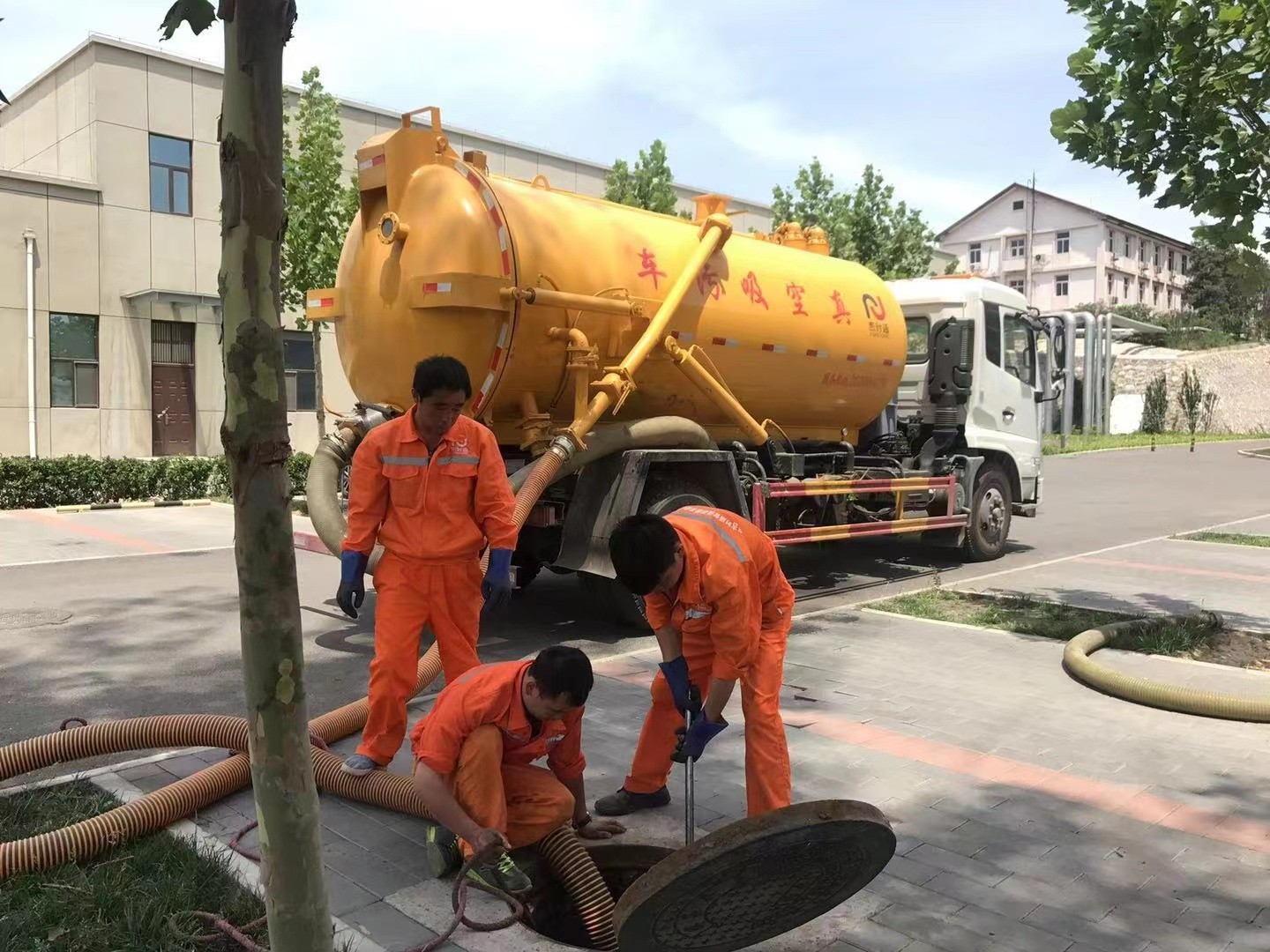建瓯化粪池清理与5-8吨吸粪车施工效率分析